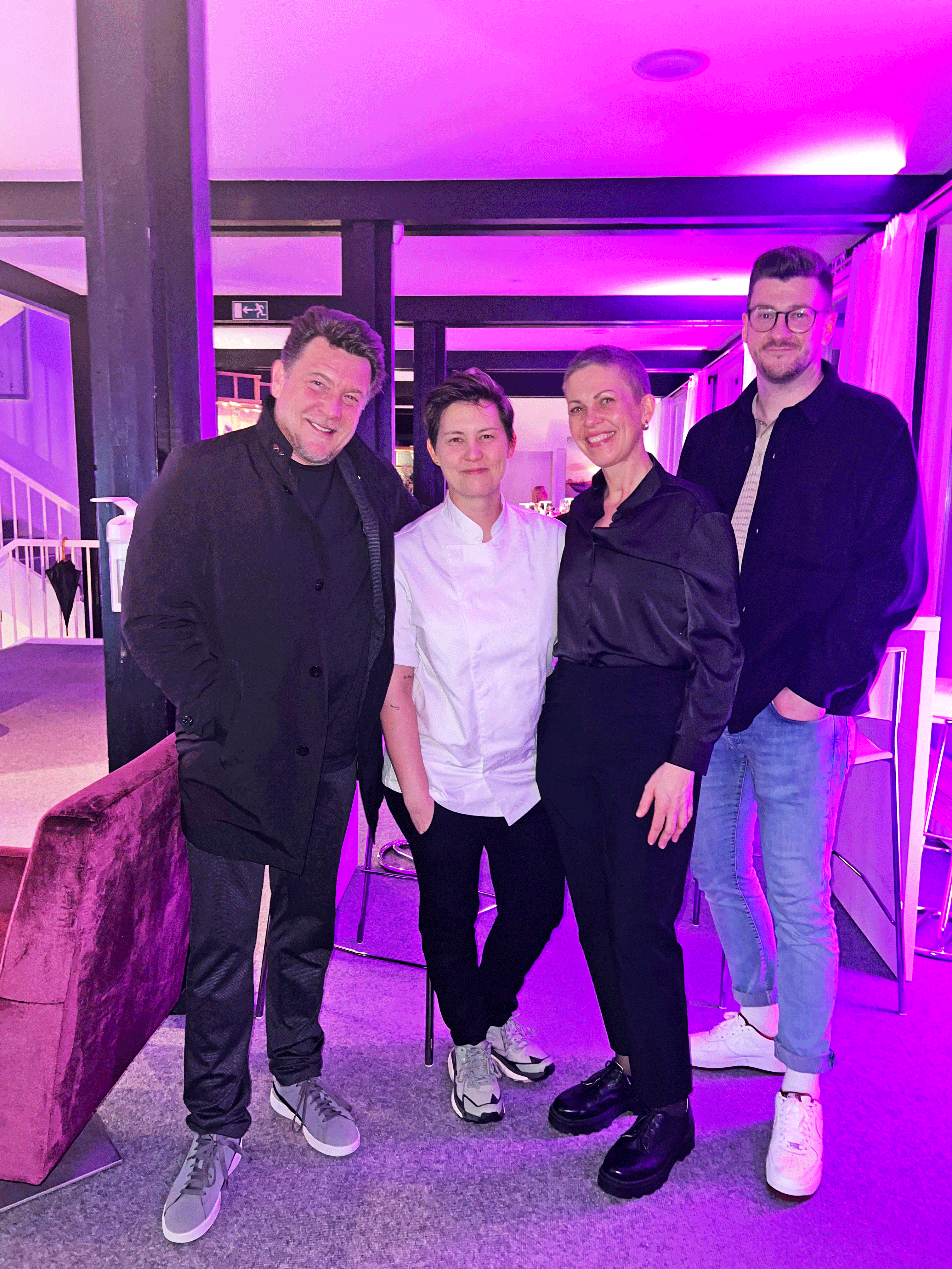 Daniel Boden, The-Taste-Gewinnerin Katja Baum, ihre Verlobte Astrid Barthen, sowie Fabian Eckel (Produzent „The Taste“)