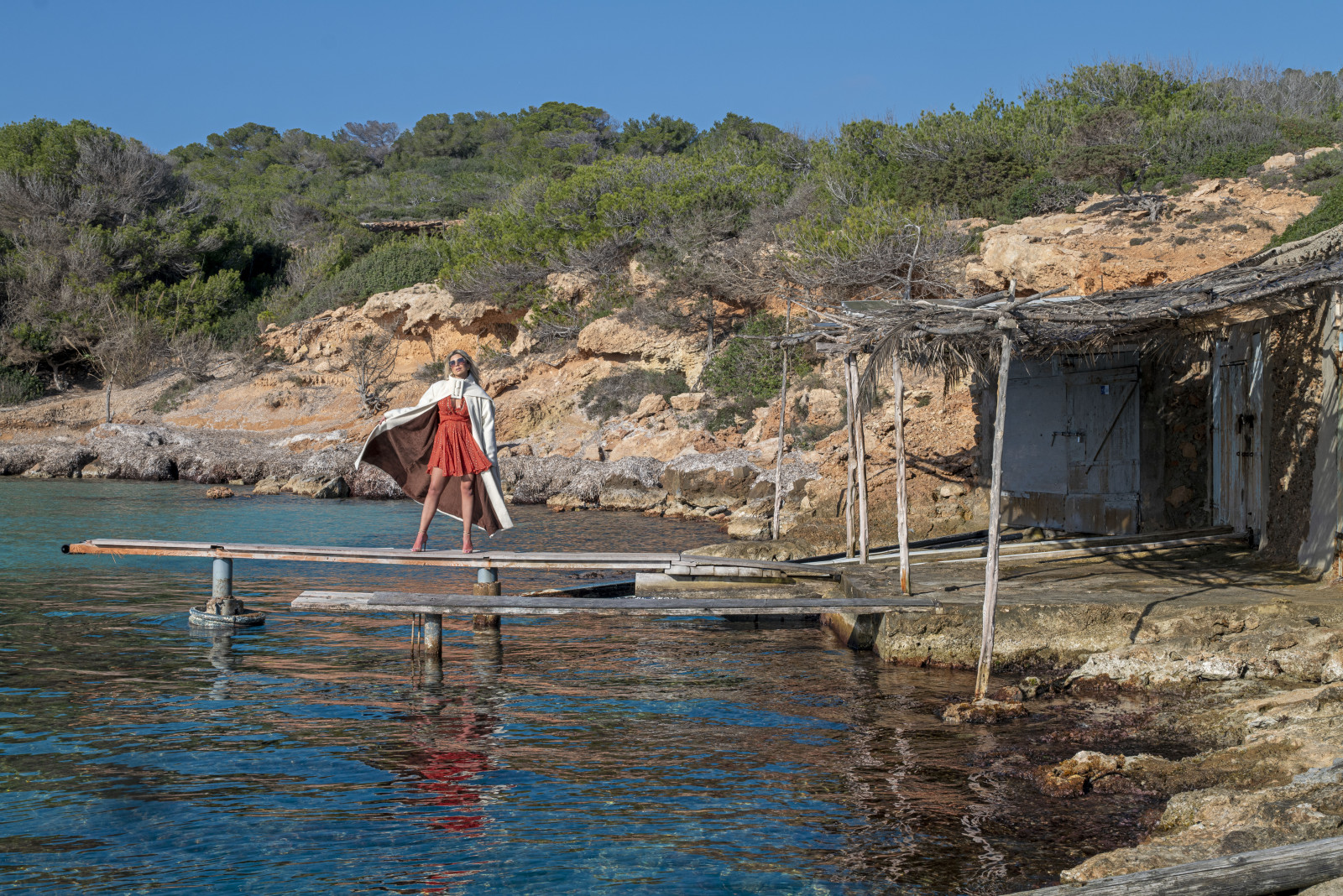 For Ladies only – dieses Modell aus dem Atelier von Melissa Sayin ist ganz besonders als Damen-Mantel konzipiert. Das Vorzeigemodell hat die junge Designerin auch persönlich an der Nähmaschine angefertigt.