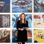 Innovationen: Laura Heuser hat den Präsidialraum im 19. Stock der RWE Deutschland-Zentrale durch eine Wand mit Fotos aus dem Technologie-Wandel ganz neu gestaltet