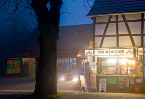 Glücksfall Nebel: Wieder einmal sorgt er für eine mystische Stimmung: der Trinkhalle Kiosk am Luftschacht in Castrop-Rauxel
