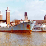 1995 verkauft die Hafenverwaltung den DuisburgerHafen mit seinen alten Speichern an der Schwanentorbrücke