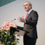 Dr. Joachim Schmalzl vom Deutschen Spar-kassen- und Giroverband lobte in seiner Rede die Verdienste von Volker Behr 